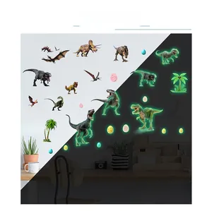 Stickers muraux dinosaures du Jurassique montrant l'effet fluorescent jour et nuit