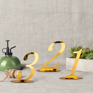 Goldene Tischnummern 1 bis 3 aus Acryl mit Metallfuß für elegante Hochzeitsdekoration