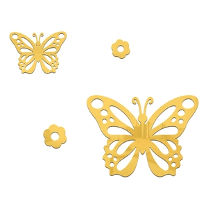 Détail de stickers muraux miroir en acrylique doré avec papillons ajourés et motifs de fleurs
