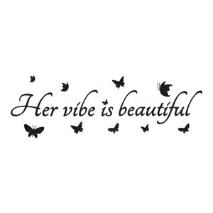Détail du sticker mural Her vibe is beautiful avec papillons 3D pour la décoration intérieure