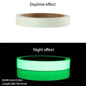 Selbstklebendes Leuchtband im Detail mit Tag-Nacht-Effekt und 1cm x 3m Abmessungen