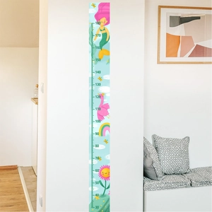 Sticker mural règle de croissance enfant sirène flamant rose dans un couloir moderne