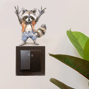 Adesivo murale procione ad acquerello per decorazione di interruttori in un ambiente moderno