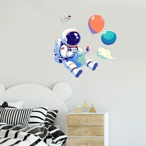 Sticker mural astronaute créatif pour chambre d'enfant avec ballons terre et nuages blancs