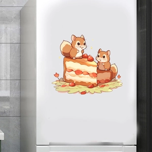 Sticker mural écureuils et gâteau aux fraises décorant un réfrigérateur de cuisine