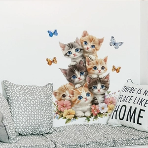 Detailansicht niedlicher Katzen-, Blumen- und Schmetterling-Wandaufkleber im Wohnzimmer