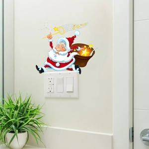 Sticker de Noël Père Noël phosphorescent décorant un interrupteur mural blanc