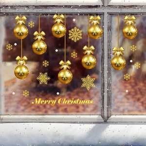 Goldene Weihnachtsfensterbilder mit Schneeflocken und Christbaumkugeln aus Gold