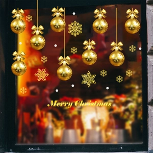 Goldene Weihnachtsfensterbilder mit Schneeflocken, Kugeln und Merry Christmas-Text
