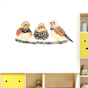 Vinilo decorativo de tres pájaros en acuarela sobre rama para cuarto de niños