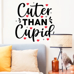 Sticker mural Cuter Than Cupid avec cœurs rouges pour décoration de chambre