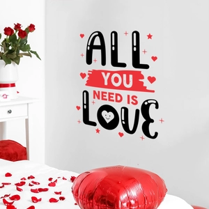 Détail du sticker mural ALL YOU NEED IS LOVE avec cœurs et étoiles pour la chambre