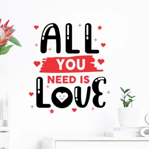 Détail du sticker mural ALL YOU NEED IS LOVE avec police artistique et accents de cœur