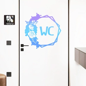 Sticker de porte WC floral avec roses bleu-violet et cadre géométrique sur porte blanche