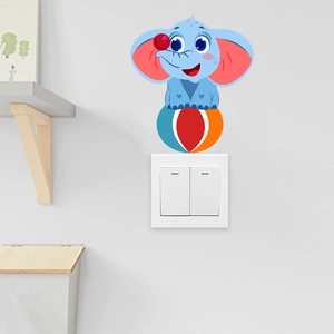 Nahaufnahme süßer blauer Elefanten-Wandsticker für Zimmer- und Lichtschalterdekoration