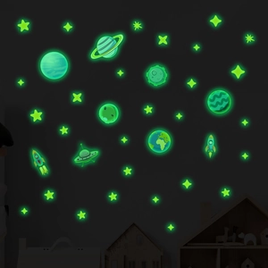 Adesivi murali luminosi sistema solare con pianeti, stelle e razzi per camerette bimbi