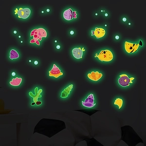 Stickers muraux thématiques océan lumineux avec poissons et bulles dans le noir