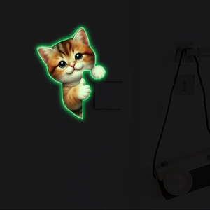 Leuchtender Wandaufkleber mit orangefarbenem Katzenmotiv für Lichtschalter