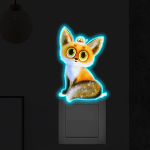 Détail d'un autocollant mural renard luminescent pour décorer les interrupteurs