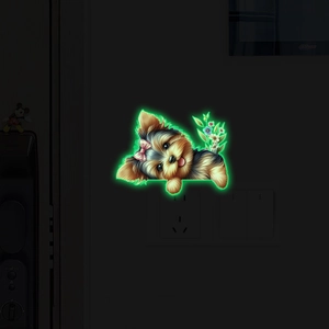 Grün leuchtender Yorkshire Terrier Wandaufkleber Dekoration neben Lichtschalter