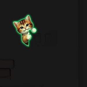 Leuchtender Wandaufkleber mit orangefarbener Katze und grünem Neonlicht im Dunkeln