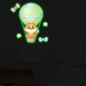 Sticker mural phosphorescent avec renard en montgolfière et étoiles pour chambre