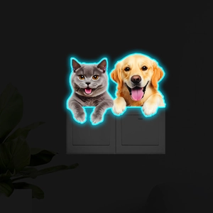 Détail de stickers muraux néon chat et chien décorant un interrupteur de lumière noir