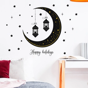 Schwarze Mond- und Sterne-Wandtattoo mit Happy Holidays Schriftzug im Schlafzimmer