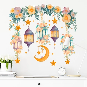 Detail von Ramadan Blumen-Mond-Wandtattoos mit Laternen auf weißer Wand über Schreibtisch