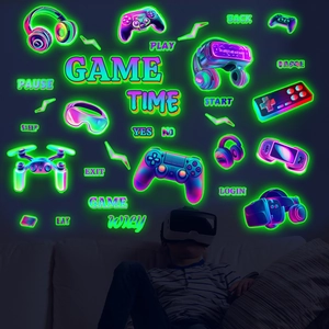 Leuchtende Gaming-Wandsticker mit Controllern und VR-Icons für dunkle Raumdekoration