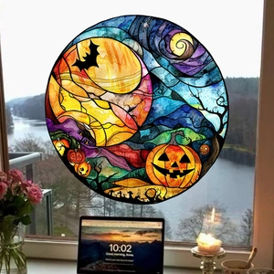 Dettaglio della pellicola per finestre tonda di Halloween con zucca e luna per casa