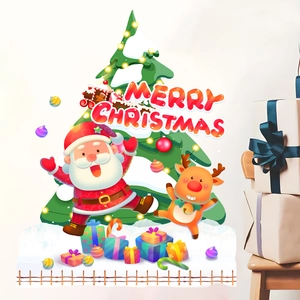 Weihnachtliche Wandaufkleber mit Weihnachtsmann, Rentier und geschmücktem Tannenbaum