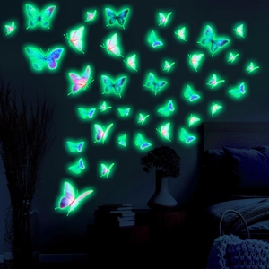 Détail des stickers muraux papillons lumineux brillant en tons bleu et vert vibrants