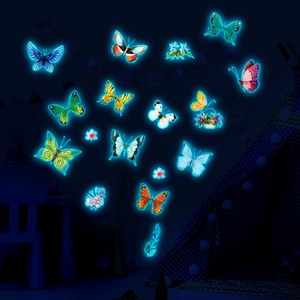 Vue détaillée d'autocollants muraux papillons fluorescents en forme de cœur bleu