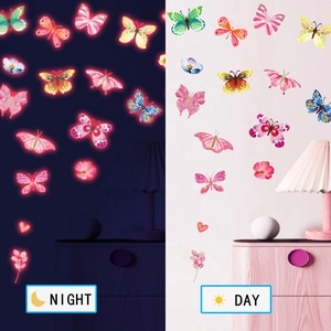 Stickers muraux papillons lumineux montrant l'effet de lueur de jour et de nuit
