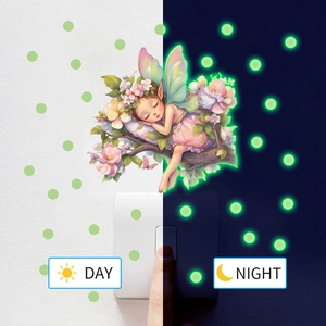 Stickers muraux fée lumineuse montrant l'effet jour et nuit dans une chambre noire