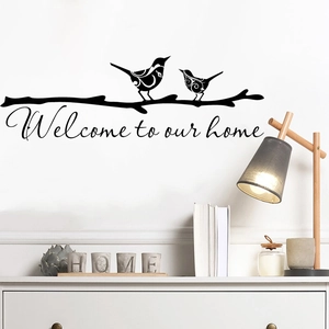 Adesivo Murale Silhouette Uccello Welcome To Our Home Nero in PVC Citazione Ramo Sticker per Soggiorno Camera da Letto Casa