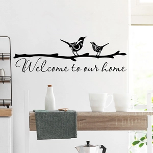 Adesivo murale Welcome to our home con due uccelli sui rami per decorazioni casa