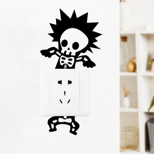 Adesivo murale a forma di teschio nero creativo per l'interruttore della luce nel soggiorno