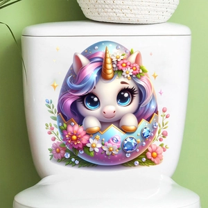 Adesivo con unicorno che spunta da un uovo floreale su un serbatoio del WC bianco