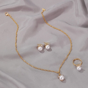 Elegantes Gold-Perlen-Schmuckset mit Halskette, Ohrringen und verstellbarem Ring für Hochzeiten