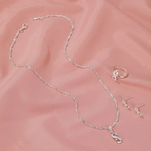 Elegantes Unendlichkeitsschmuckset mit Silberkette, Ohrsteckern und verstellbarem Ring