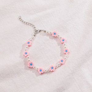 Pulsera de cuentas con flores de arcilla rosa y perlas de imitación con cierre de mosquetón