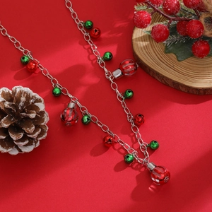 Set collana di Natale con campanelli rossi e verdi su catena d'argento decorativa