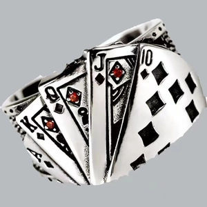 Bague punk vintage cartes de poker avec cristal rouge et finition argent antique