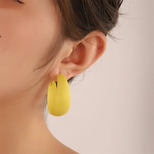 Fashionable retro chunky C-shaped hoop earrings in vibrant yellow matte finish