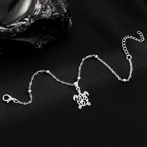 Bracelet de cheville tortue minimaliste en argent avec breloque évidée et chaîne perlée