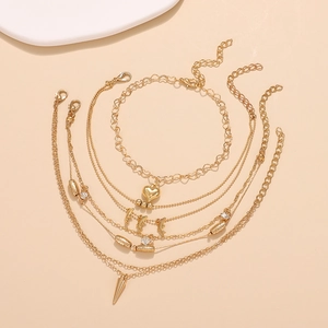Set cavigliere multistrato bohémien con cuore, delfino, perline dorate e strass luccicanti