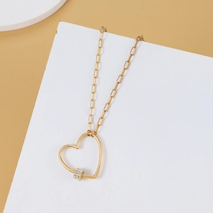 Fashionable gold heart pendant waist chain belt with sparkling rhinestone accents