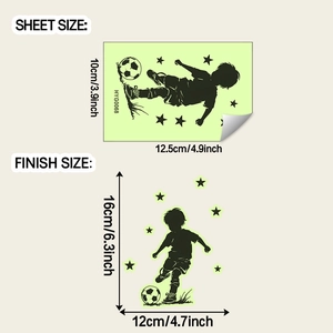 Dimensions détaillées de la planche et rendu final du sticker mural footballeur